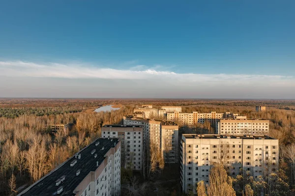Elhagyott Cityscape a Pripyat, Csernobil kizárás Zone 2019 — Stock Fotó