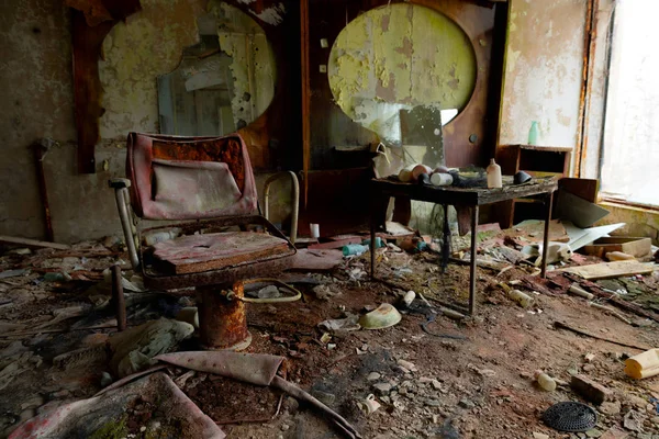 Abandoned Barber saloon in Pripyat, Chernobyl Exclusion Zone 2019 — Stock Photo, Image