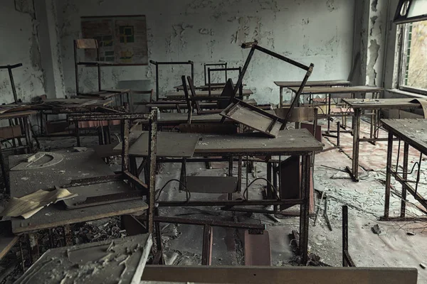 Verlaten klaslokaal in school nummer 5 van Pripyat, Chernobyl uitsluitings zone 2019 — Stockfoto