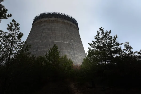Kyltorn av reaktor nummer 5 i kärnkraftverket i Tjernobyl, 2019 — Stockfoto