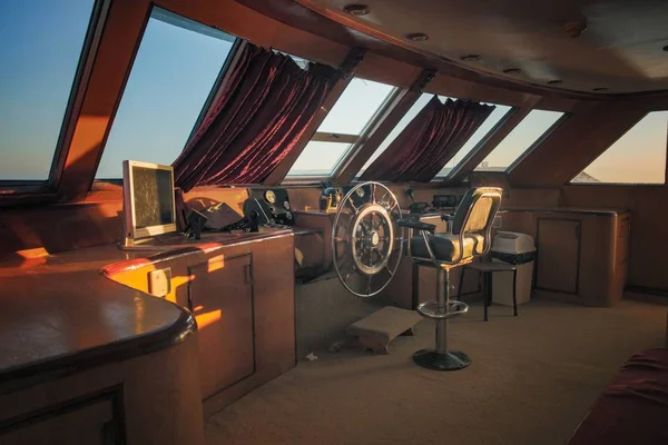 Cockpit de bateau au soleil — Photo