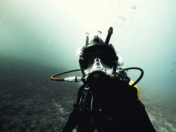 High-end onderwater masker op Diver — Stockfoto