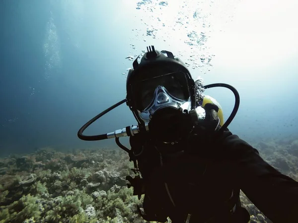 High-end onderwater masker op Diver — Stockfoto