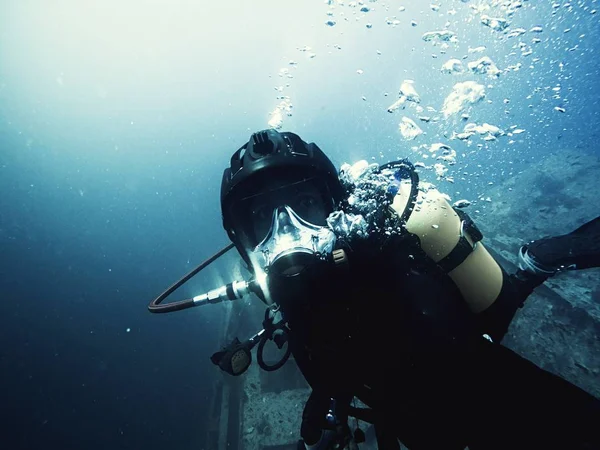 Máscara subaquática de ponta no mergulhador — Fotografia de Stock