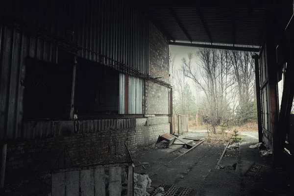 Verlaten kamer in Pripyat cementfabriek, Chernobyl uitsluitings zone 2019 — Stockfoto