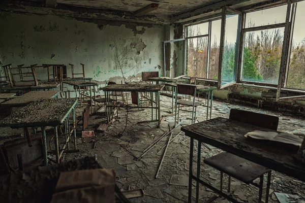 Classe abandonnée à l'école numéro 5 de Pripyat, zone d'exclusion de Tchernobyl 2019 — Photo