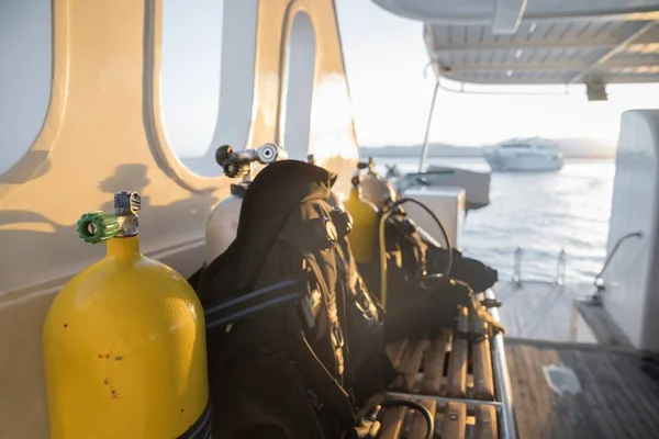 Équipement de plongée sur le bateau — Photo