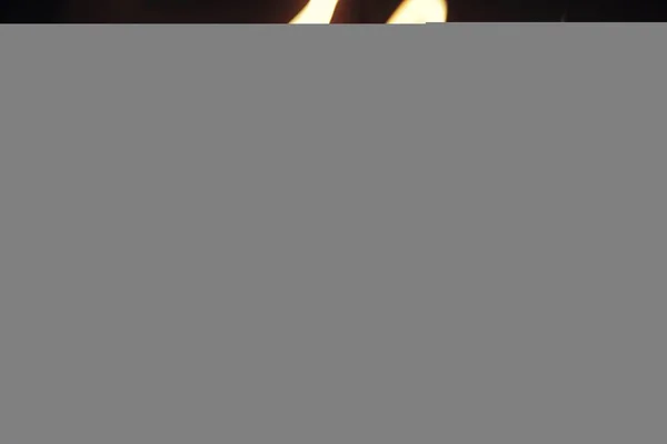 불타는 화 염에 오래 된 오각형 — 스톡 사진