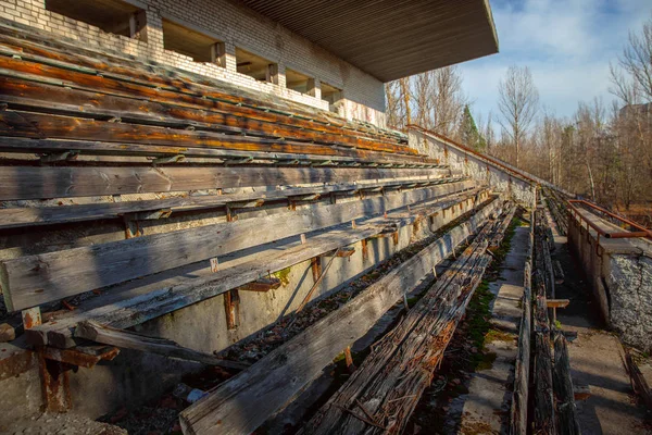 Része az elhagyott stadion Pripyat, Csernobil kizárás Zone 2019 — Stock Fotó