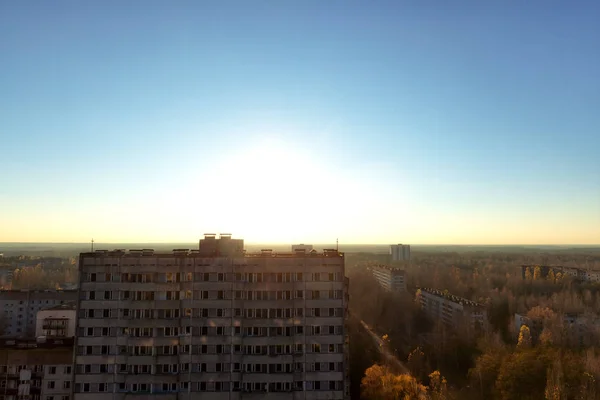 Elhagyott Cityscape a Pripyat, Csernobil kizárás Zone 2019 — Stock Fotó