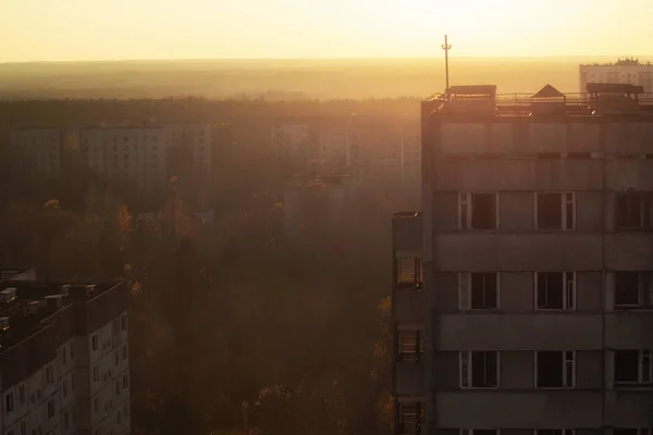 Paesaggio urbano abbandonato a Pripyat, Zona di esclusione di Chernobyl 2019 — Foto Stock