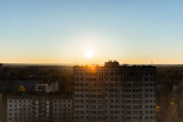 Elhagyott magas emelkedik a Pripyat, Csernobil kizárás Zone 2019 — Stock Fotó