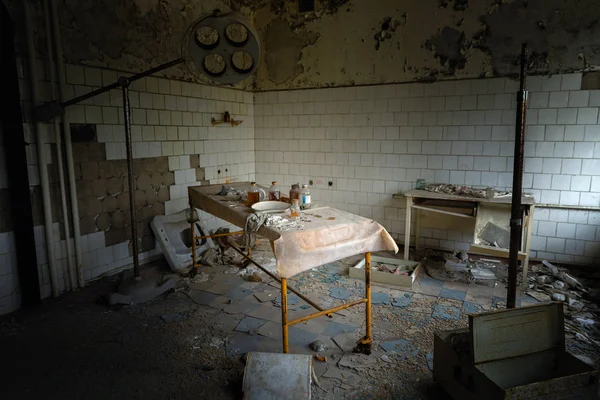 Quarto de hospital deserto em Pripyat, Zona de Excusão de Chernobyl 2019 — Fotografia de Stock