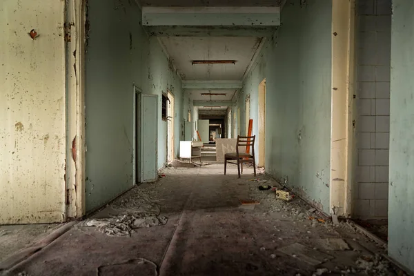 Abandoned corridor in Pripyat Hospital, Chernobyl Exclusion Zone 2019 — Stock Photo, Image