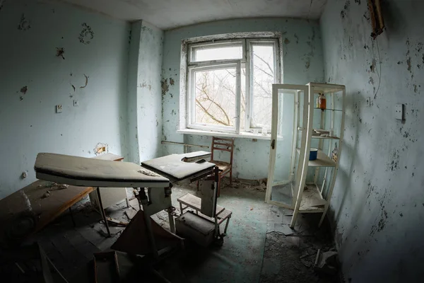 Quarto de hospital deserto em Pripyat, Zona de Excusão de Chernobyl 2019 — Fotografia de Stock