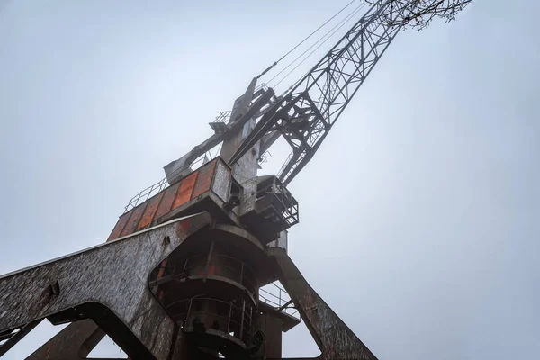 Rusty oude industriële Dock kranen bij Chernobyl Dock, 2019 — Stockfoto