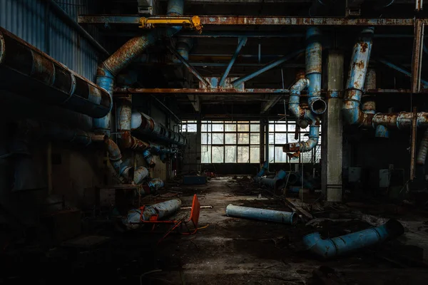 Temný průmyslový interiér továrny v Černobylu — Stock fotografie