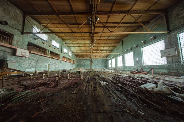 Salão do Desporto Abandonado na Escola Pripyat Chernobyl — Fotografia de Stock