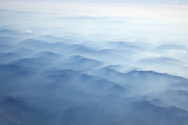 Karpatische bergen van bovenaf in de winter — Stockfoto