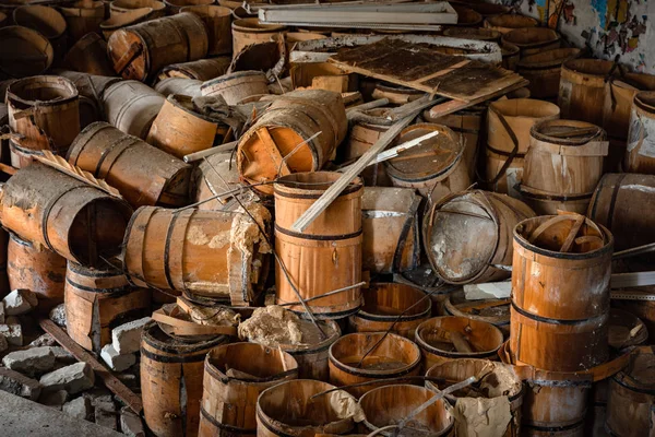Old and damaged wine and beer barrels — Stock Photo, Image
