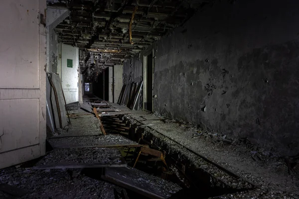 Corredor abandonado en Pripyat Zona de Exclusión de Chernobyl 2019 Fotos De Stock