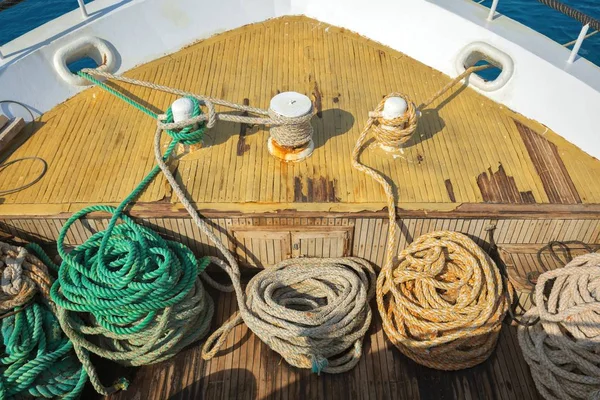 Ropes on wooden ship deck — Stock Photo, Image