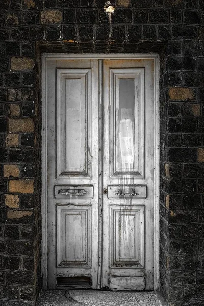 Old wooden door as background texture — Stock Photo, Image