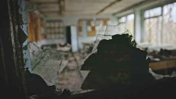 Vetro Rotto Primo Piano Della Scuola Chernobyl — Video Stock