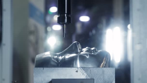 Çelikten Insan Yüzü Yapan Robot — Stok video