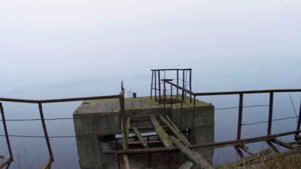 Molo Danneggiato Nella Nebbia Mattino — Video Stock