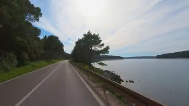 Otoyolda ileri ye doğru giden bir arabanın zaman warp videosu — Stok video