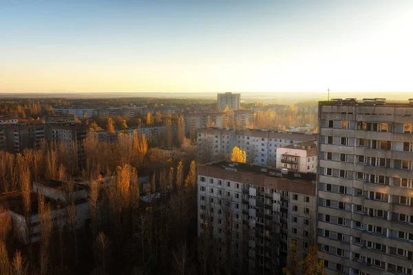 Заброшенный городской пейзаж в Припяти, Чернобыльская зона отчуждения 2019 — стоковое фото