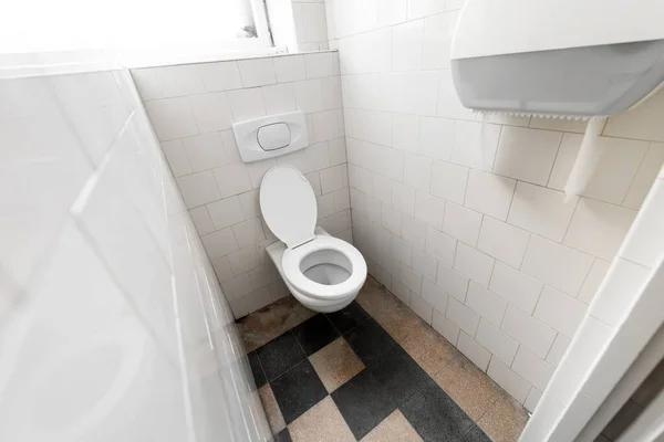 Propre blanc toilette gros plan photo — Photo