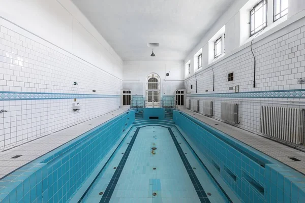 Empty swimming pool under maintenance — Stock Photo, Image