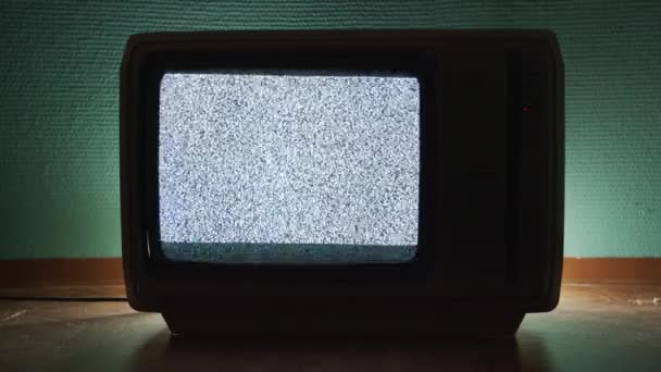 Старый телевизор зеленый фон — стоковое видео
