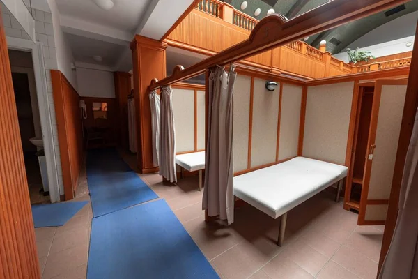 Salle de massage dans le salon de spa — Photo