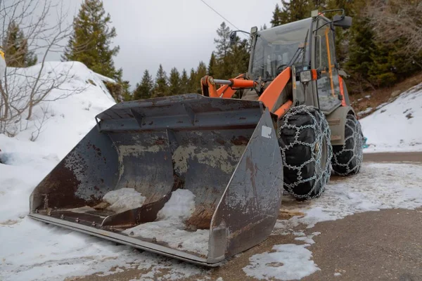 Máquina de arado de nieve lista para trabajar —  Fotos de Stock