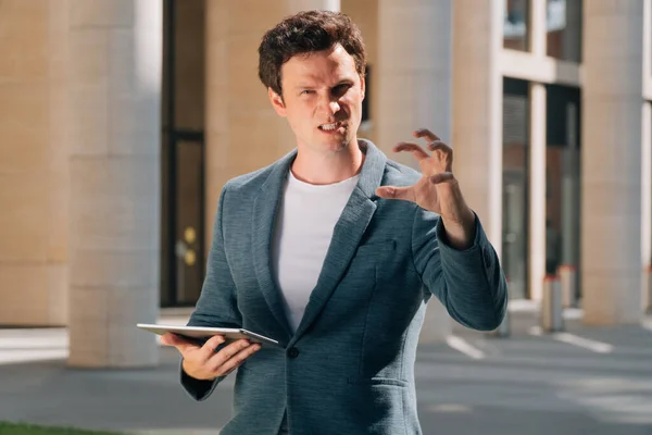 Retrato Joven Enojado Con Estilo Traje Negocios Con Boca Abierta — Foto de Stock