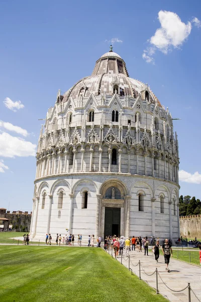 Vista Edifício Baptistery Praça Catedral Pisa Itália Sobre Fundo Céu — Fotografia de Stock