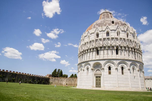 Pisa Talya Katedral Meydanı Nda Bulutlu Mavi Gökyüzü Arka Plan — Stok fotoğraf