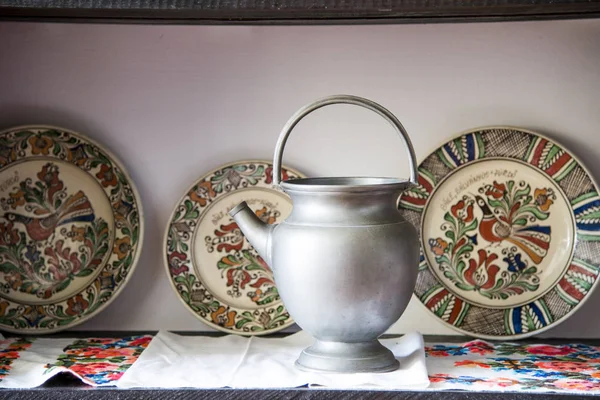 Geleneksel Romen toprak çömlek Buzau - Romanya. Romen seramik geleneksel olarak el ile üretilmektedir.