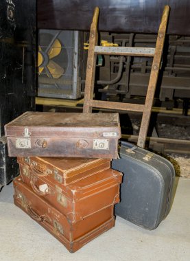 Eski Vintage bavul - Bressingham Buhar ve bahçeleri Müzesi - Norfolk, İngiltere - Ekim 2017 7 tarihinde çekilen fotoğraf