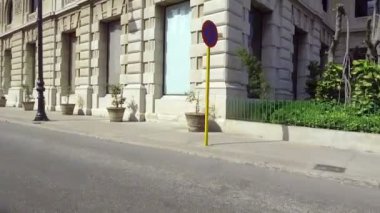 Parlak renkler ve güneşli gün - Havana - Küba - 30 Ekim 2018 yılında Küba yaşam tarzı olan Havana sokak