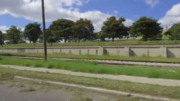 Ruas Havana Com Cores Vivas Estilo Vida Cubano Dia Ensolarado — Vídeo de Stock