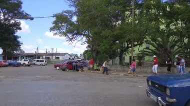 Parlak renkler ve güneşli gün - Havana - Küba - 30 Ekim 2018 yılında Küba yaşam tarzı olan Havana sokak