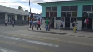 Parlak renkler ve güneşli gün - Havana - Küba - 30 Ekim 2018 yılında Küba yaşam tarzı olan Havana sokak