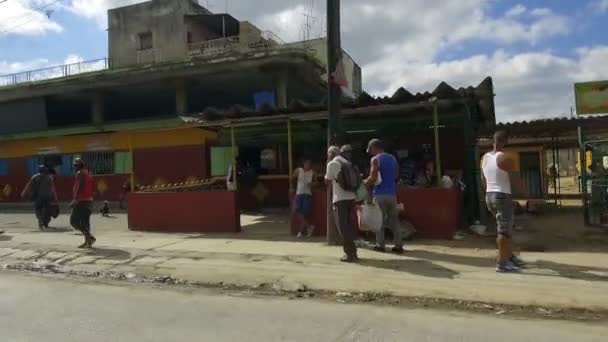 Havana Ulice Jasnými Barvami Kubánský Životní Styl Slunečný Den Havana — Stock video