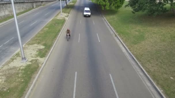 Havana Strassen Mit Bunten Farben Und Kubanischem Lebensstil Bei Sonnigem — Stockvideo