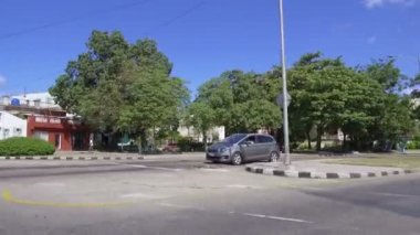 Parlak renkler ve güneşli gün - Havana - Küba - 30 Ekim 2018 yılında Küba yaşam tarzı olan Havana sokak