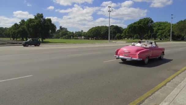 Havana Strassen Mit Bunten Farben Und Kubanischem Lebensstil Bei Sonnigem — Stockvideo